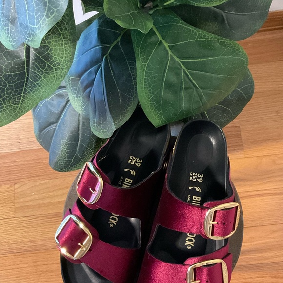 Birkenstock Women's Arizona Velvet Sandals in Burgundy with Gold Buckles - Picture 5 of 6